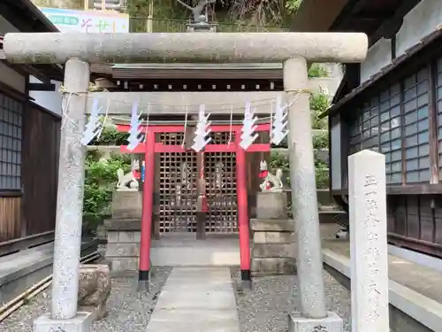 大坊本行寺の末社