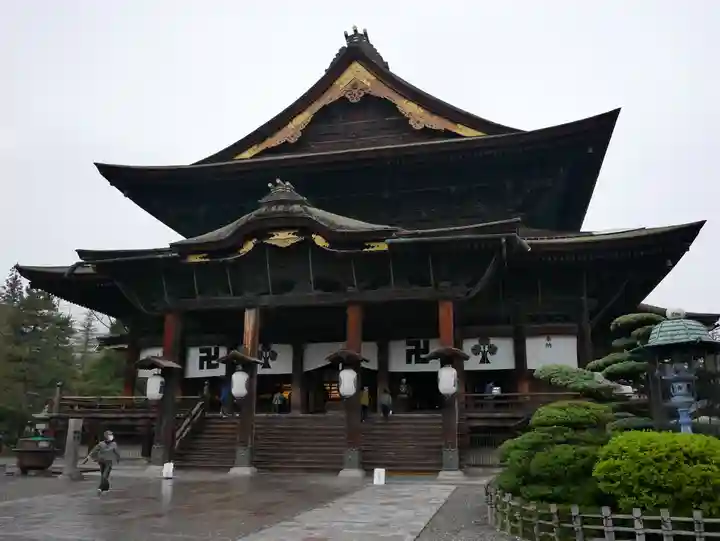 善光寺の本殿・本堂