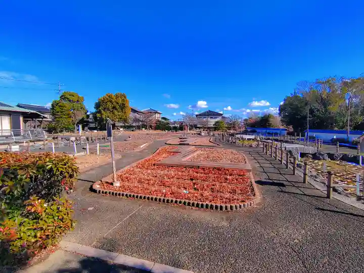 白山社(萩原町高松)の庭園