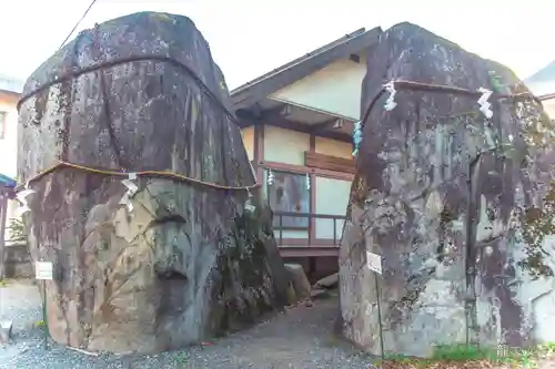 三ツ石神社(岩手県)