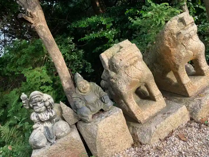 恒冨八幡宮の像