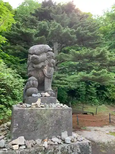 那須温泉神社の狛犬