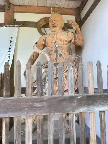 宝積寺の像