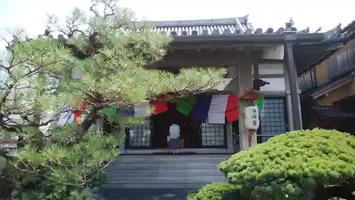 恋塚浄禅寺の本殿・本堂