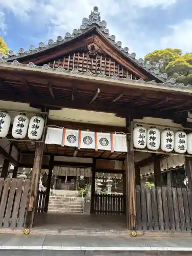 小槻神社の{uncategorized: "未分類", other: "その他", undefined: "問題あり", building: "その他建物", grave: "お墓", sacred_gate: "鳥居", guardian: "狛犬", statue: "像", buddha: "仏像", history: "歴史", nature: "自然", garden: "庭園", animal: "動物", pagoda: "塔", temizu: "手水舎", mountain_gate: "山門・神門", sanctuary: "本殿・本堂", subordinate: "末社・摂社", art: "芸術", scenery: "景色", jizo: "地蔵", ema: "絵馬", goshuin: "御朱印", omikuji: "おみくじ", items: "授与品その他", amulet: "お守り", goshuincho: "御朱印帳", eats: "食事", festival: "お祭り", votive_dance: "神楽", shichigosan: "七五三参", wedding: "結婚式", experience: "体験その他", initially: "初詣", around: "周辺", anti_infection: "感染症対策"}
