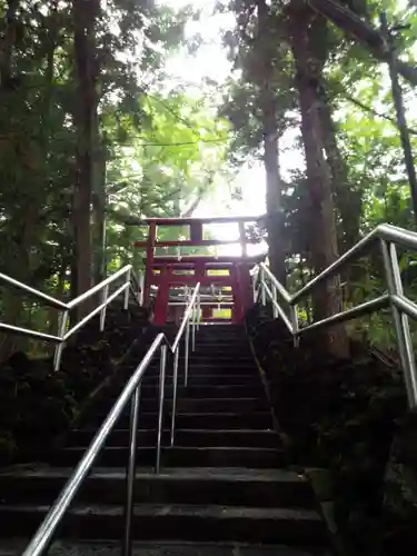 新屋山神社の鳥居