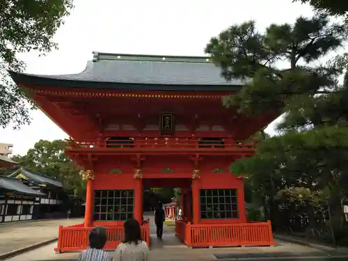 穴八幡宮の山門