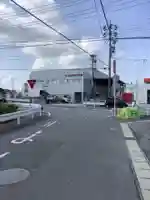 旧街道沿いの社の周辺