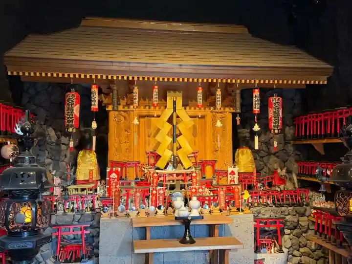 東京羽田 穴守稲荷神社の{uncategorized: "未分類", other: "その他", undefined: "問題あり", building: "その他建物", grave: "お墓", sacred_gate: "鳥居", guardian: "狛犬", statue: "像", buddha: "仏像", history: "歴史", nature: "自然", garden: "庭園", animal: "動物", pagoda: "塔", temizu: "手水舎", mountain_gate: "山門・神門", sanctuary: "本殿・本堂", subordinate: "末社・摂社", art: "芸術", scenery: "景色", jizo: "地蔵", ema: "絵馬", goshuin: "御朱印", omikuji: "おみくじ", items: "授与品その他", amulet: "お守り", goshuincho: "御朱印帳", eats: "食事", festival: "お祭り", votive_dance: "神楽", shichigosan: "七五三参", wedding: "結婚式", experience: "体験その他", initially: "初詣", around: "周辺", anti_infection: "感染症対策"}