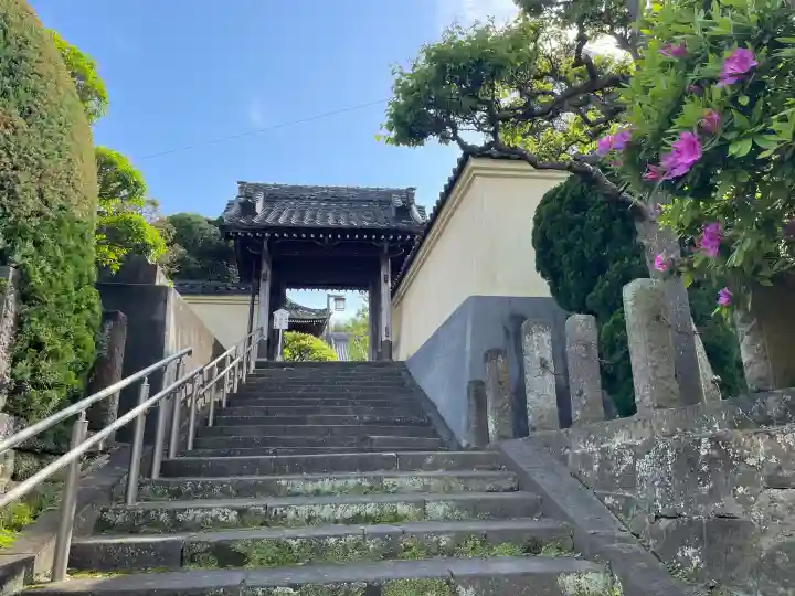 良長院の{uncategorized: "未分類", other: "その他", undefined: "問題あり", building: "その他建物", grave: "お墓", sacred_gate: "鳥居", guardian: "狛犬", statue: "像", buddha: "仏像", history: "歴史", nature: "自然", garden: "庭園", animal: "動物", pagoda: "塔", temizu: "手水舎", mountain_gate: "山門・神門", sanctuary: "本殿・本堂", subordinate: "末社・摂社", art: "芸術", scenery: "景色", jizo: "地蔵", ema: "絵馬", goshuin: "御朱印", omikuji: "おみくじ", items: "授与品その他", amulet: "お守り", goshuincho: "御朱印帳", eats: "食事", festival: "お祭り", votive_dance: "神楽", shichigosan: "七五三参", wedding: "結婚式", experience: "体験その他", initially: "初詣", around: "周辺", anti_infection: "感染症対策"}