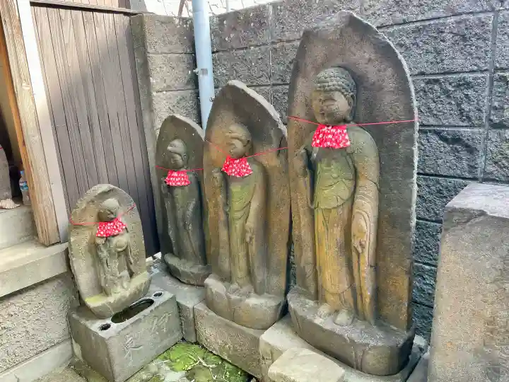 良長院の{uncategorized: "未分類", other: "その他", undefined: "問題あり", building: "その他建物", grave: "お墓", sacred_gate: "鳥居", guardian: "狛犬", statue: "像", buddha: "仏像", history: "歴史", nature: "自然", garden: "庭園", animal: "動物", pagoda: "塔", temizu: "手水舎", mountain_gate: "山門・神門", sanctuary: "本殿・本堂", subordinate: "末社・摂社", art: "芸術", scenery: "景色", jizo: "地蔵", ema: "絵馬", goshuin: "御朱印", omikuji: "おみくじ", items: "授与品その他", amulet: "お守り", goshuincho: "御朱印帳", eats: "食事", festival: "お祭り", votive_dance: "神楽", shichigosan: "七五三参", wedding: "結婚式", experience: "体験その他", initially: "初詣", around: "周辺", anti_infection: "感染症対策"}