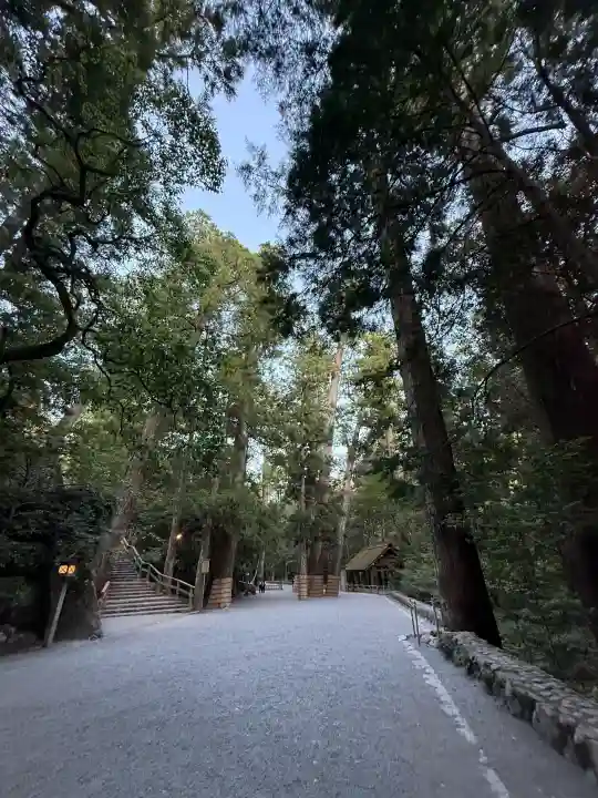 伊勢神宮内宮(皇大神宮)の{uncategorized: "未分類", other: "その他", undefined: "問題あり", building: "その他建物", grave: "お墓", sacred_gate: "鳥居", guardian: "狛犬", statue: "像", buddha: "仏像", history: "歴史", nature: "自然", garden: "庭園", animal: "動物", pagoda: "塔", temizu: "手水舎", mountain_gate: "山門・神門", sanctuary: "本殿・本堂", subordinate: "末社・摂社", art: "芸術", scenery: "景色", jizo: "地蔵", ema: "絵馬", goshuin: "御朱印", omikuji: "おみくじ", items: "授与品その他", amulet: "お守り", goshuincho: "御朱印帳", eats: "食事", festival: "お祭り", votive_dance: "神楽", shichigosan: "七五三参", wedding: "結婚式", experience: "体験その他", initially: "初詣", around: "周辺", anti_infection: "感染症対策"}