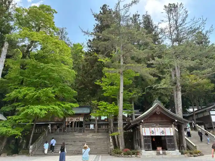 諏訪大社の{uncategorized: "未分類", other: "その他", undefined: "問題あり", building: "その他建物", grave: "お墓", sacred_gate: "鳥居", guardian: "狛犬", statue: "像", buddha: "仏像", history: "歴史", nature: "自然", garden: "庭園", animal: "動物", pagoda: "塔", temizu: "手水舎", mountain_gate: "山門・神門", sanctuary: "本殿・本堂", subordinate: "末社・摂社", art: "芸術", scenery: "景色", jizo: "地蔵", ema: "絵馬", goshuin: "御朱印", omikuji: "おみくじ", items: "授与品その他", amulet: "お守り", goshuincho: "御朱印帳", eats: "食事", festival: "お祭り", votive_dance: "神楽", shichigosan: "七五三参", wedding: "結婚式", experience: "体験その他", initially: "初詣", around: "周辺", anti_infection: "感染症対策"}