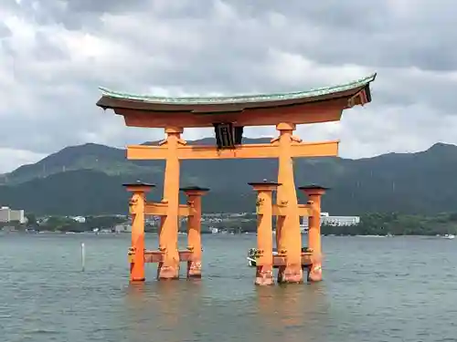 厳島神社の鳥居