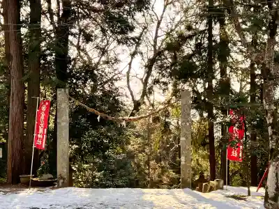 サムハラ神社 奥の宮の{uncategorized: "未分類", other: "その他", undefined: "問題あり", building: "その他建物", grave: "お墓", sacred_gate: "鳥居", guardian: "狛犬", statue: "像", buddha: "仏像", history: "歴史", nature: "自然", garden: "庭園", animal: "動物", pagoda: "塔", temizu: "手水舎", mountain_gate: "山門・神門", sanctuary: "本殿・本堂", subordinate: "末社・摂社", art: "芸術", scenery: "景色", jizo: "地蔵", ema: "絵馬", goshuin: "御朱印", omikuji: "おみくじ", items: "授与品その他", amulet: "お守り", goshuincho: "御朱印帳", eats: "食事", festival: "お祭り", votive_dance: "神楽", shichigosan: "七五三参", wedding: "結婚式", experience: "体験その他", initially: "初詣", around: "周辺", anti_infection: "感染症対策"}