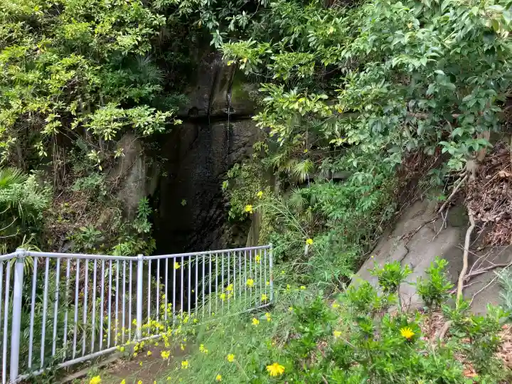 白滝不動尊の{uncategorized: "未分類", other: "その他", undefined: "問題あり", building: "その他建物", grave: "お墓", sacred_gate: "鳥居", guardian: "狛犬", statue: "像", buddha: "仏像", history: "歴史", nature: "自然", garden: "庭園", animal: "動物", pagoda: "塔", temizu: "手水舎", mountain_gate: "山門・神門", sanctuary: "本殿・本堂", subordinate: "末社・摂社", art: "芸術", scenery: "景色", jizo: "地蔵", ema: "絵馬", goshuin: "御朱印", omikuji: "おみくじ", items: "授与品その他", amulet: "お守り", goshuincho: "御朱印帳", eats: "食事", festival: "お祭り", votive_dance: "神楽", shichigosan: "七五三参", wedding: "結婚式", experience: "体験その他", initially: "初詣", around: "周辺", anti_infection: "感染症対策"}