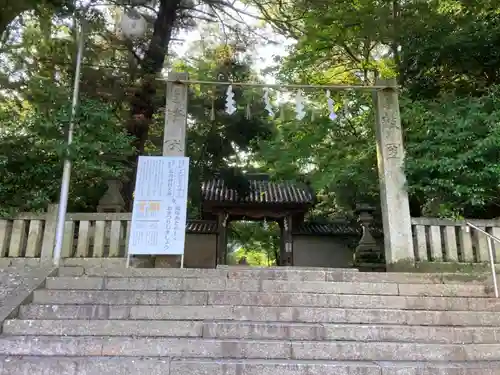 石岡神社の山門