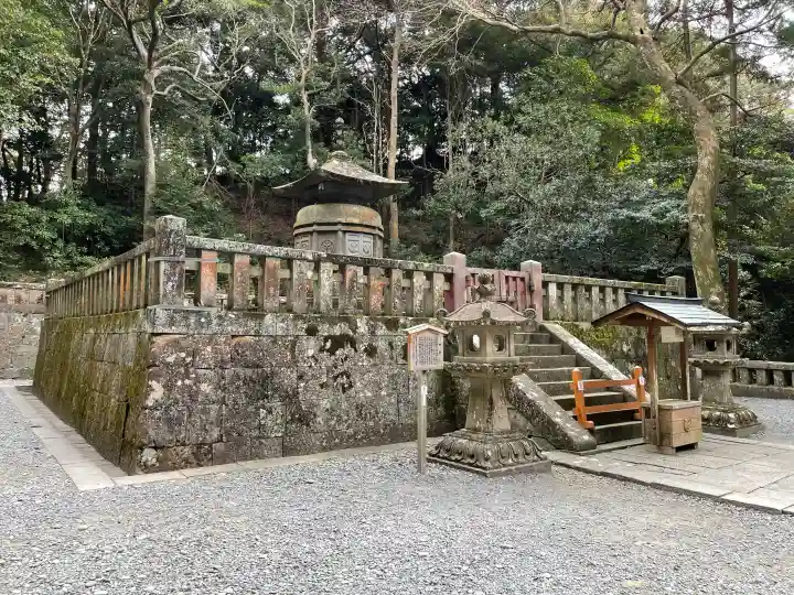 久能山東照宮の{uncategorized: "未分類", other: "その他", undefined: "問題あり", building: "その他建物", grave: "お墓", sacred_gate: "鳥居", guardian: "狛犬", statue: "像", buddha: "仏像", history: "歴史", nature: "自然", garden: "庭園", animal: "動物", pagoda: "塔", temizu: "手水舎", mountain_gate: "山門・神門", sanctuary: "本殿・本堂", subordinate: "末社・摂社", art: "芸術", scenery: "景色", jizo: "地蔵", ema: "絵馬", goshuin: "御朱印", omikuji: "おみくじ", items: "授与品その他", amulet: "お守り", goshuincho: "御朱印帳", eats: "食事", festival: "お祭り", votive_dance: "神楽", shichigosan: "七五三参", wedding: "結婚式", experience: "体験その他", initially: "初詣", around: "周辺", anti_infection: "感染症対策"}