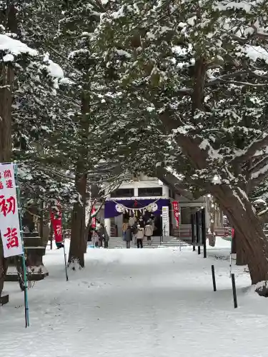北広島市総鎮守　廣島神社の{uncategorized: "未分類", other: "その他", undefined: "問題あり", building: "その他建物", grave: "お墓", sacred_gate: "鳥居", guardian: "狛犬", statue: "像", buddha: "仏像", history: "歴史", nature: "自然", garden: "庭園", animal: "動物", pagoda: "塔", temizu: "手水舎", mountain_gate: "山門・神門", sanctuary: "本殿・本堂", subordinate: "末社・摂社", art: "芸術", scenery: "景色", jizo: "地蔵", ema: "絵馬", goshuin: "御朱印", omikuji: "おみくじ", items: "授与品その他", amulet: "お守り", goshuincho: "御朱印帳", eats: "食事", festival: "お祭り", votive_dance: "神楽", shichigosan: "七五三参", wedding: "結婚式", experience: "体験その他", initially: "初詣", around: "周辺", anti_infection: "感染症対策"}