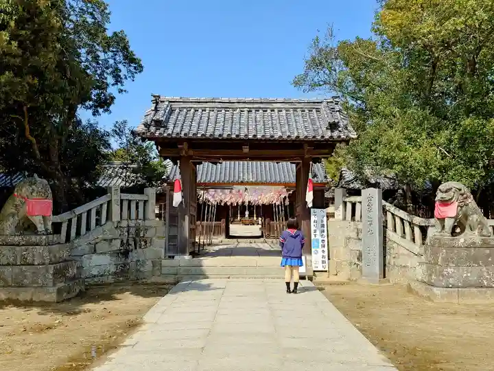 白鳥神社の山門・神門