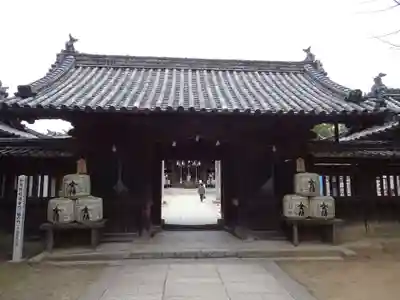 白鳥神社の山門・神門