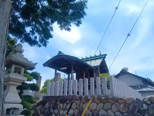 神宮神社の{uncategorized: "未分類", other: "その他", undefined: "問題あり", building: "その他建物", grave: "お墓", sacred_gate: "鳥居", guardian: "狛犬", statue: "像", buddha: "仏像", history: "歴史", nature: "自然", garden: "庭園", animal: "動物", pagoda: "塔", temizu: "手水舎", mountain_gate: "山門・神門", sanctuary: "本殿・本堂", subordinate: "末社・摂社", art: "芸術", scenery: "景色", jizo: "地蔵", ema: "絵馬", goshuin: "御朱印", omikuji: "おみくじ", items: "授与品その他", amulet: "お守り", goshuincho: "御朱印帳", eats: "食事", festival: "お祭り", votive_dance: "神楽", shichigosan: "七五三参", wedding: "結婚式", experience: "体験その他", initially: "初詣", around: "周辺", anti_infection: "感染症対策"}