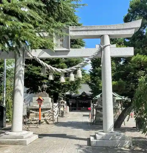 草加神社の鳥居