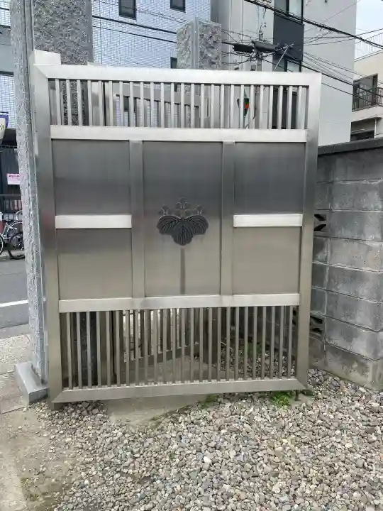 本寿寺の{uncategorized: "未分類", other: "その他", undefined: "問題あり", building: "その他建物", grave: "お墓", sacred_gate: "鳥居", guardian: "狛犬", statue: "像", buddha: "仏像", history: "歴史", nature: "自然", garden: "庭園", animal: "動物", pagoda: "塔", temizu: "手水舎", mountain_gate: "山門・神門", sanctuary: "本殿・本堂", subordinate: "末社・摂社", art: "芸術", scenery: "景色", jizo: "地蔵", ema: "絵馬", goshuin: "御朱印", omikuji: "おみくじ", items: "授与品その他", amulet: "お守り", goshuincho: "御朱印帳", eats: "食事", festival: "お祭り", votive_dance: "神楽", shichigosan: "七五三参", wedding: "結婚式", experience: "体験その他", initially: "初詣", around: "周辺", anti_infection: "感染症対策"}