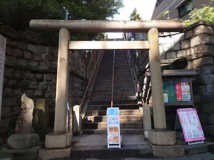 上目黒氷川神社の鳥居