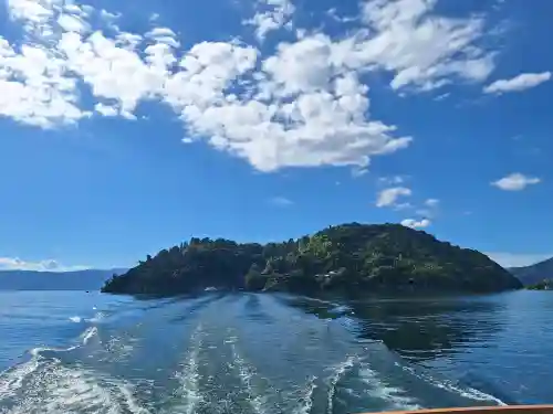 竹生島神社（都久夫須麻神社）の{uncategorized: "未分類", other: "その他", undefined: "問題あり", building: "その他建物", grave: "お墓", sacred_gate: "鳥居", guardian: "狛犬", statue: "像", buddha: "仏像", history: "歴史", nature: "自然", garden: "庭園", animal: "動物", pagoda: "塔", temizu: "手水舎", mountain_gate: "山門・神門", sanctuary: "本殿・本堂", subordinate: "末社・摂社", art: "芸術", scenery: "景色", jizo: "地蔵", ema: "絵馬", goshuin: "御朱印", omikuji: "おみくじ", items: "授与品その他", amulet: "お守り", goshuincho: "御朱印帳", eats: "食事", festival: "お祭り", votive_dance: "神楽", shichigosan: "七五三参", wedding: "結婚式", experience: "体験その他", initially: "初詣", around: "周辺", anti_infection: "感染症対策"}