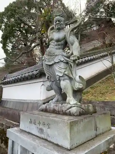 西蓮寺の像