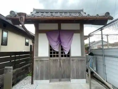 野村地蔵堂の{uncategorized: "未分類", other: "その他", undefined: "問題あり", building: "その他建物", grave: "お墓", sacred_gate: "鳥居", guardian: "狛犬", statue: "像", buddha: "仏像", history: "歴史", nature: "自然", garden: "庭園", animal: "動物", pagoda: "塔", temizu: "手水舎", mountain_gate: "山門・神門", sanctuary: "本殿・本堂", subordinate: "末社・摂社", art: "芸術", scenery: "景色", jizo: "地蔵", ema: "絵馬", goshuin: "御朱印", omikuji: "おみくじ", items: "授与品その他", amulet: "お守り", goshuincho: "御朱印帳", eats: "食事", festival: "お祭り", votive_dance: "神楽", shichigosan: "七五三参", wedding: "結婚式", experience: "体験その他", initially: "初詣", around: "周辺", anti_infection: "感染症対策"}