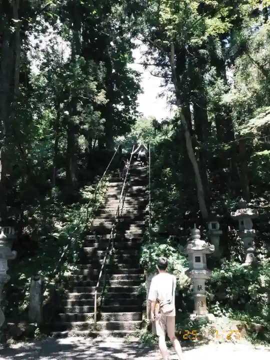 戸隠神社中社の{uncategorized: "未分類", other: "その他", undefined: "問題あり", building: "その他建物", grave: "お墓", sacred_gate: "鳥居", guardian: "狛犬", statue: "像", buddha: "仏像", history: "歴史", nature: "自然", garden: "庭園", animal: "動物", pagoda: "塔", temizu: "手水舎", mountain_gate: "山門・神門", sanctuary: "本殿・本堂", subordinate: "末社・摂社", art: "芸術", scenery: "景色", jizo: "地蔵", ema: "絵馬", goshuin: "御朱印", omikuji: "おみくじ", items: "授与品その他", amulet: "お守り", goshuincho: "御朱印帳", eats: "食事", festival: "お祭り", votive_dance: "神楽", shichigosan: "七五三参", wedding: "結婚式", experience: "体験その他", initially: "初詣", around: "周辺", anti_infection: "感染症対策"}