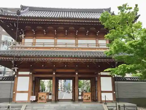 伝通院の山門・神門