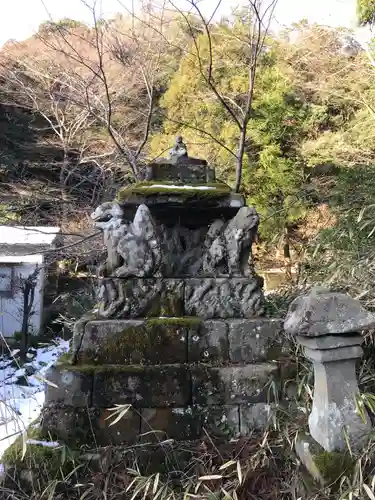 摩尼寺の狛犬