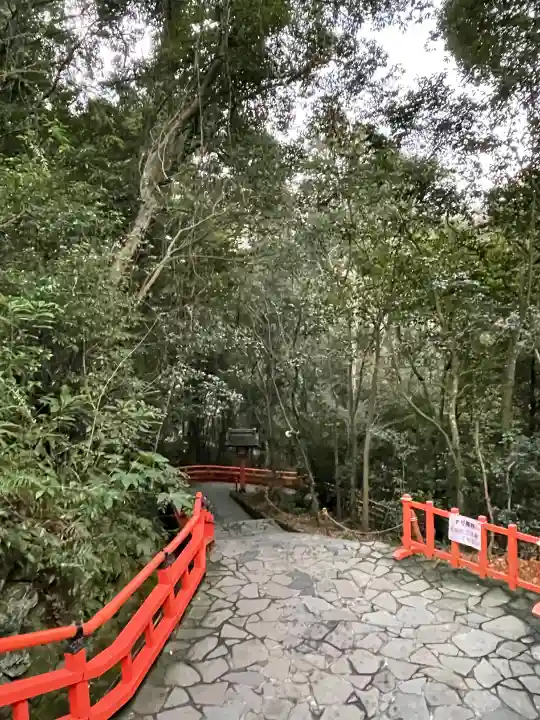 宇佐神宮の{uncategorized: "未分類", other: "その他", undefined: "問題あり", building: "その他建物", grave: "お墓", sacred_gate: "鳥居", guardian: "狛犬", statue: "像", buddha: "仏像", history: "歴史", nature: "自然", garden: "庭園", animal: "動物", pagoda: "塔", temizu: "手水舎", mountain_gate: "山門・神門", sanctuary: "本殿・本堂", subordinate: "末社・摂社", art: "芸術", scenery: "景色", jizo: "地蔵", ema: "絵馬", goshuin: "御朱印", omikuji: "おみくじ", items: "授与品その他", amulet: "お守り", goshuincho: "御朱印帳", eats: "食事", festival: "お祭り", votive_dance: "神楽", shichigosan: "七五三参", wedding: "結婚式", experience: "体験その他", initially: "初詣", around: "周辺", anti_infection: "感染症対策"}