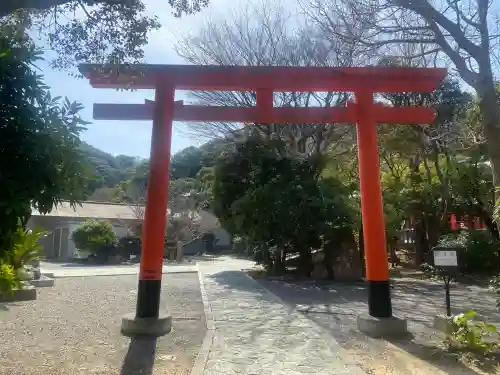 淡嶋神社の{uncategorized: "未分類", other: "その他", undefined: "問題あり", building: "その他建物", grave: "お墓", sacred_gate: "鳥居", guardian: "狛犬", statue: "像", buddha: "仏像", history: "歴史", nature: "自然", garden: "庭園", animal: "動物", pagoda: "塔", temizu: "手水舎", mountain_gate: "山門・神門", sanctuary: "本殿・本堂", subordinate: "末社・摂社", art: "芸術", scenery: "景色", jizo: "地蔵", ema: "絵馬", goshuin: "御朱印", omikuji: "おみくじ", items: "授与品その他", amulet: "お守り", goshuincho: "御朱印帳", eats: "食事", festival: "お祭り", votive_dance: "神楽", shichigosan: "七五三参", wedding: "結婚式", experience: "体験その他", initially: "初詣", around: "周辺", anti_infection: "感染症対策"}