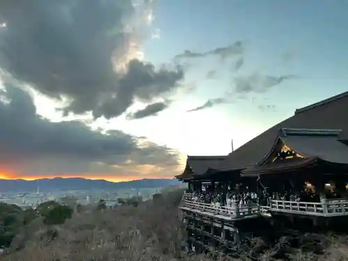 清水寺の{uncategorized: "未分類", other: "その他", undefined: "問題あり", building: "その他建物", grave: "お墓", sacred_gate: "鳥居", guardian: "狛犬", statue: "像", buddha: "仏像", history: "歴史", nature: "自然", garden: "庭園", animal: "動物", pagoda: "塔", temizu: "手水舎", mountain_gate: "山門・神門", sanctuary: "本殿・本堂", subordinate: "末社・摂社", art: "芸術", scenery: "景色", jizo: "地蔵", ema: "絵馬", goshuin: "御朱印", omikuji: "おみくじ", items: "授与品その他", amulet: "お守り", goshuincho: "御朱印帳", eats: "食事", festival: "お祭り", votive_dance: "神楽", shichigosan: "七五三参", wedding: "結婚式", experience: "体験その他", initially: "初詣", around: "周辺", anti_infection: "感染症対策"}