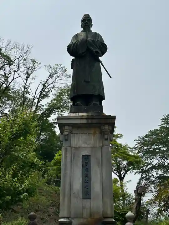 高尾天神社の像