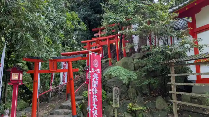 天開稲荷社の鳥居