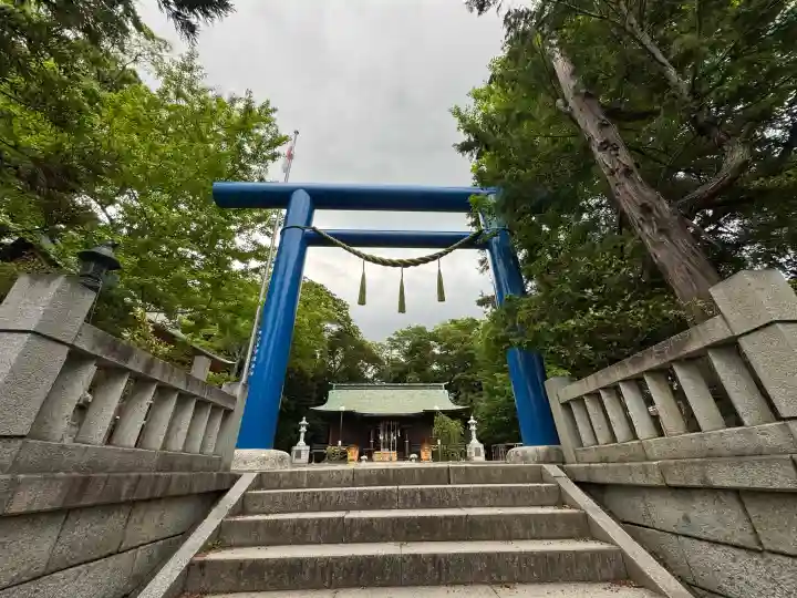 小名浜諏訪神社 ~海の鎮守様~の{uncategorized: "未分類", other: "その他", undefined: "問題あり", building: "その他建物", grave: "お墓", sacred_gate: "鳥居", guardian: "狛犬", statue: "像", buddha: "仏像", history: "歴史", nature: "自然", garden: "庭園", animal: "動物", pagoda: "塔", temizu: "手水舎", mountain_gate: "山門・神門", sanctuary: "本殿・本堂", subordinate: "末社・摂社", art: "芸術", scenery: "景色", jizo: "地蔵", ema: "絵馬", goshuin: "御朱印", omikuji: "おみくじ", items: "授与品その他", amulet: "お守り", goshuincho: "御朱印帳", eats: "食事", festival: "お祭り", votive_dance: "神楽", shichigosan: "七五三参", wedding: "結婚式", experience: "体験その他", initially: "初詣", around: "周辺", anti_infection: "感染症対策"}