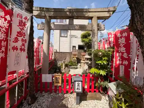蝮ヶ池龍神社 辨天社（蝮ヶ池八幡宮飛地境内社）の{uncategorized: "未分類", other: "その他", undefined: "問題あり", building: "その他建物", grave: "お墓", sacred_gate: "鳥居", guardian: "狛犬", statue: "像", buddha: "仏像", history: "歴史", nature: "自然", garden: "庭園", animal: "動物", pagoda: "塔", temizu: "手水舎", mountain_gate: "山門・神門", sanctuary: "本殿・本堂", subordinate: "末社・摂社", art: "芸術", scenery: "景色", jizo: "地蔵", ema: "絵馬", goshuin: "御朱印", omikuji: "おみくじ", items: "授与品その他", amulet: "お守り", goshuincho: "御朱印帳", eats: "食事", festival: "お祭り", votive_dance: "神楽", shichigosan: "七五三参", wedding: "結婚式", experience: "体験その他", initially: "初詣", around: "周辺", anti_infection: "感染症対策"}