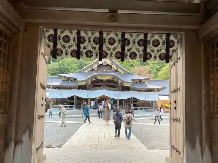 彌彦神社の山門・神門
