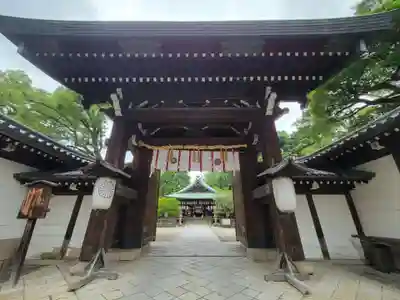 白峯神宮の山門・神門