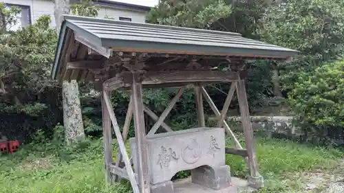 神明神社の手水舎
