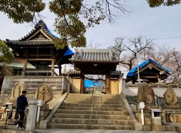 聖天山正圓寺の山門・神門