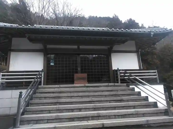 明礬薬師寺の本殿・本堂