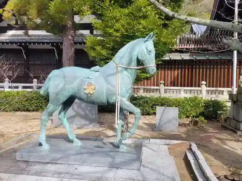 愛媛縣護國神社の像