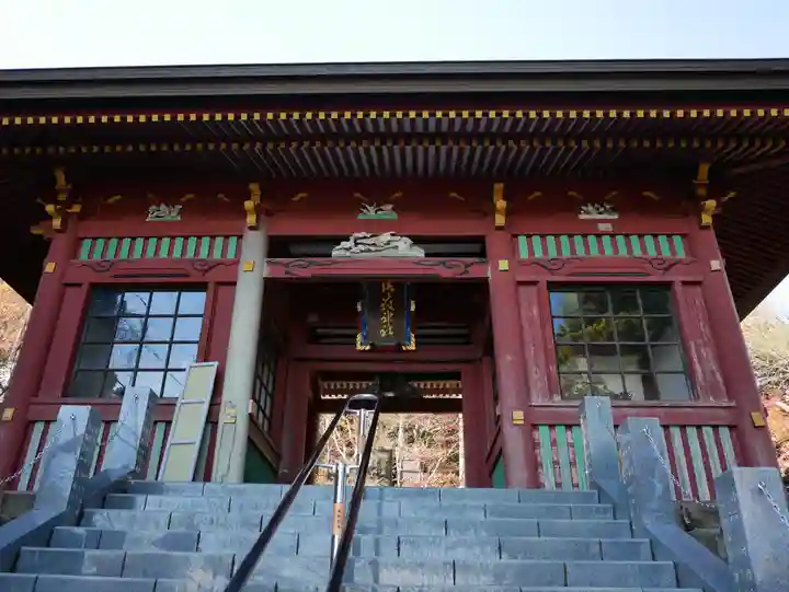 武蔵御嶽神社の山門・神門