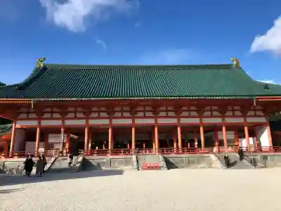 平安神宮の{uncategorized: "未分類", other: "その他", undefined: "問題あり", building: "その他建物", grave: "お墓", sacred_gate: "鳥居", guardian: "狛犬", statue: "像", buddha: "仏像", history: "歴史", nature: "自然", garden: "庭園", animal: "動物", pagoda: "塔", temizu: "手水舎", mountain_gate: "山門・神門", sanctuary: "本殿・本堂", subordinate: "末社・摂社", art: "芸術", scenery: "景色", jizo: "地蔵", ema: "絵馬", goshuin: "御朱印", omikuji: "おみくじ", items: "授与品その他", amulet: "お守り", goshuincho: "御朱印帳", eats: "食事", festival: "お祭り", votive_dance: "神楽", shichigosan: "七五三参", wedding: "結婚式", experience: "体験その他", initially: "初詣", around: "周辺", anti_infection: "感染症対策"}